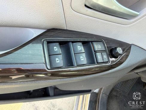 Used 2015 Toyota Sienna XLE w/ XLE Navigation Package FWD image 9