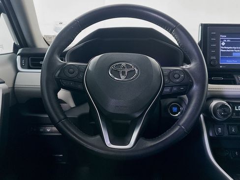 Used 2021 Toyota RAV4 XLE Premium FWD image 18