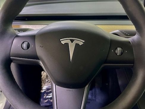 Used 2023 Tesla Model 3 Standard Range image 31