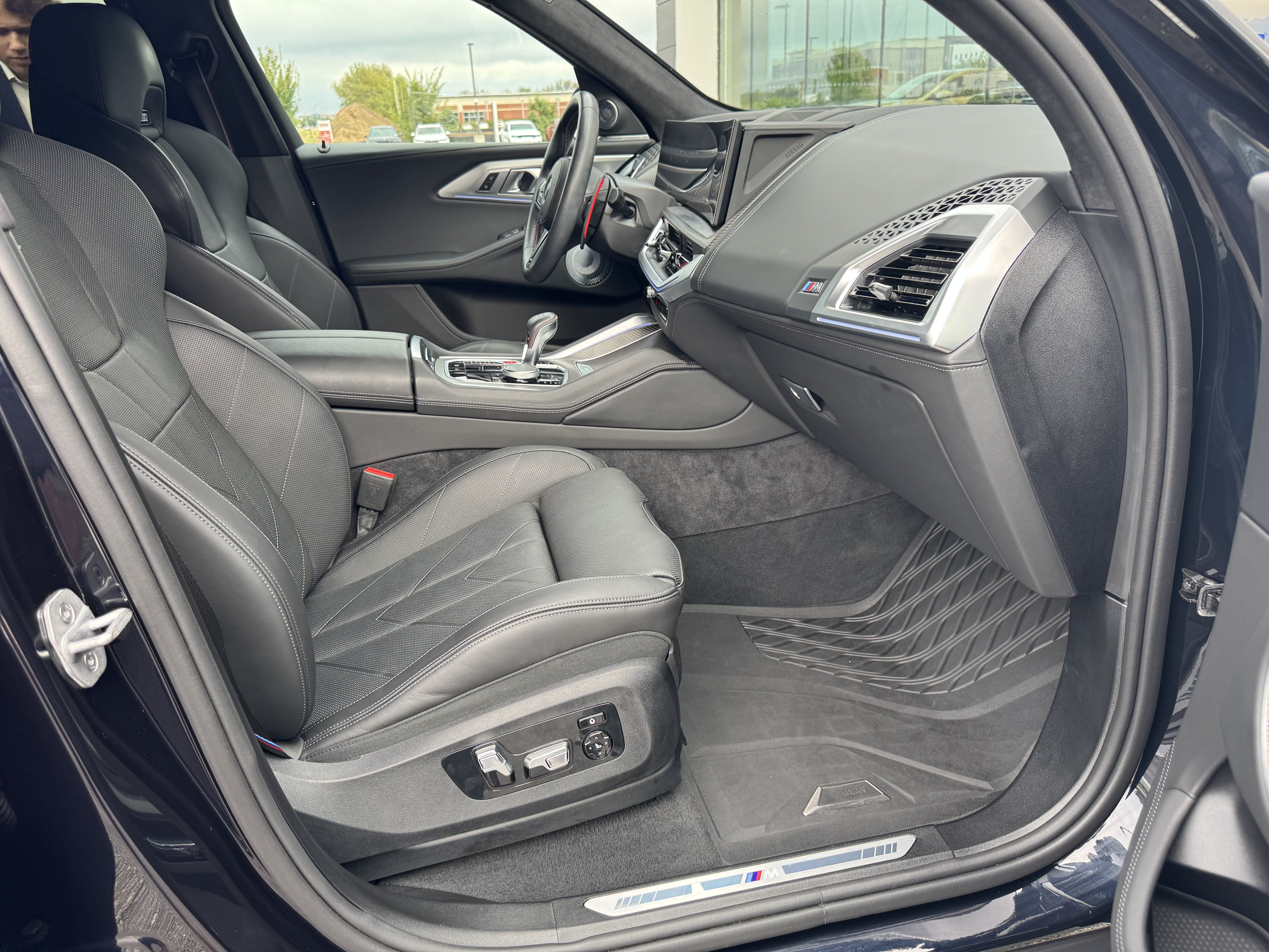Used 2024 BMW XM AWD/4WD image 3