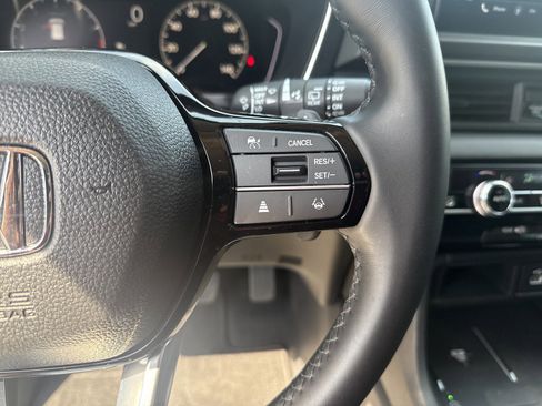 Used 2025 Honda Pilot EX-L image 18