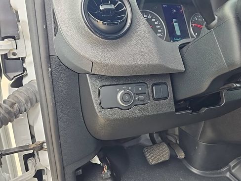 Used 2024 Mercedes-Benz Sprinter 2500 image 23