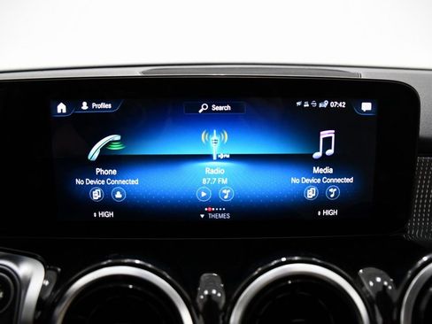 Certified 2022 Mercedes-Benz GLB 250 4MATIC image 13