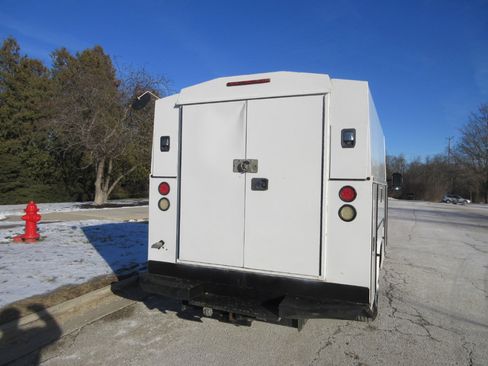 Used 2015 Ford E-350 and Econoline 350 Super Duty image 12