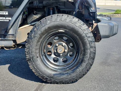 Used 2015 Jeep Wrangler Unlimited Sport w/ Quick Order Package 24S AWD/4WD image 13