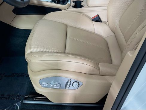 Certified 2026 Porsche Macan AWD/4WD image 22