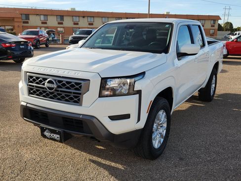 Used 2023 Nissan Frontier SV image 1