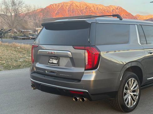 Used 2021 GMC Yukon XL Denali w/ Denali Premium Package AWD/4WD image 10