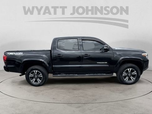 Used 2019 Toyota Tacoma TRD Sport AWD/4WD image 6