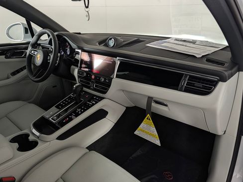 New 2026 Porsche Macan image 19