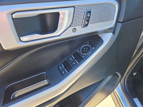 Used 2023 Ford Explorer Limited image 15