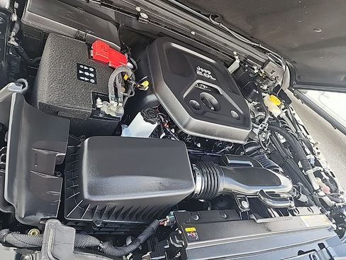 Used 2023 Jeep Wrangler Sahara image 19