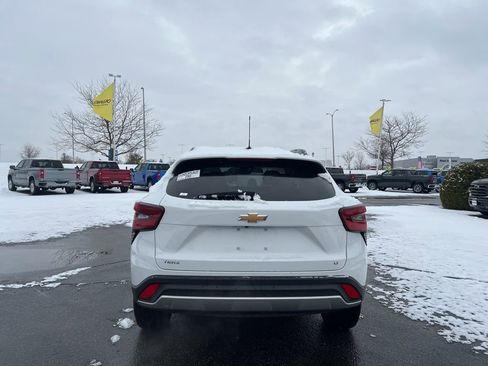 Used 2025 Chevrolet Trax LT image 4