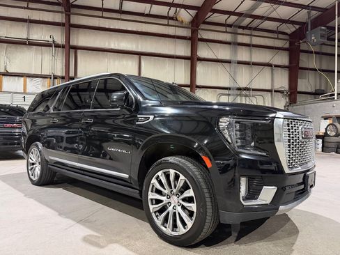 Used 2021 GMC Yukon XL Denali w/ Denali Ultimate Package AWD/4WD image 1