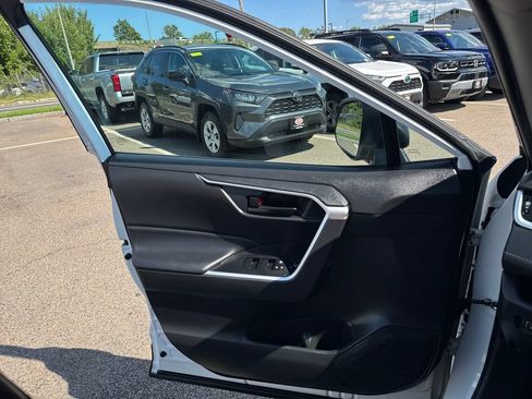 Used 2024 Toyota RAV4 LE AWD/4WD image 33