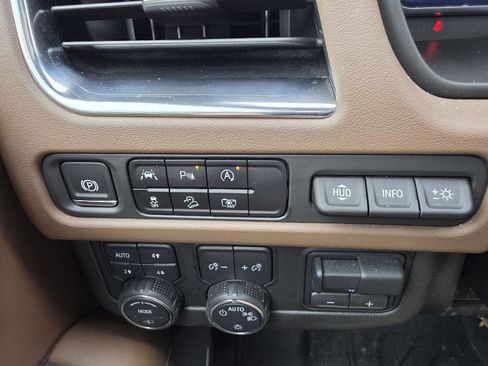 Used 2024 Chevrolet Tahoe High Country image 13