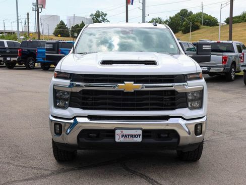 Used 2024 Chevrolet Silverado 2500 LT AWD/4WD image 2