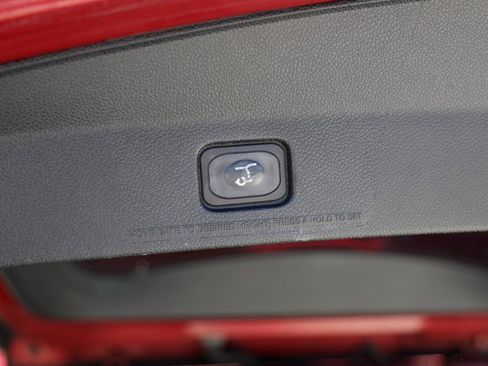 Used 2018 Ford Explorer XLT w/ Equipment Group 202A FWD image 25