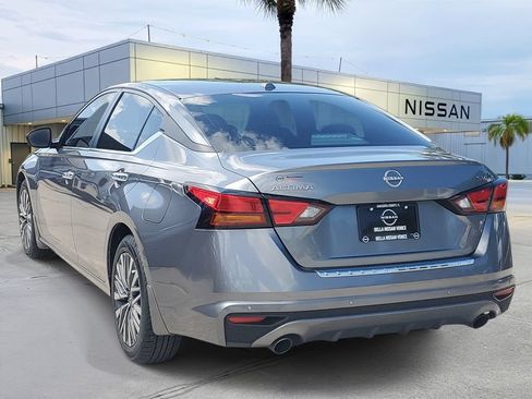 Used 2023 Nissan Altima 2.5 SV w/ SV Premium Package FWD image 4