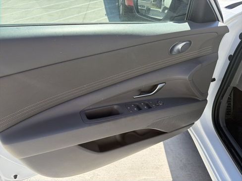 Used 2025 Hyundai Elantra Sport image 7