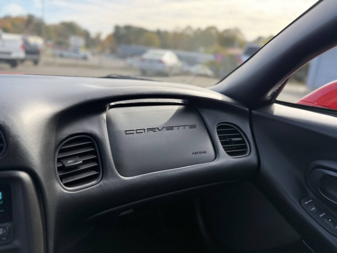 Used 1999 Chevrolet Corvette Coupe RWD image 17