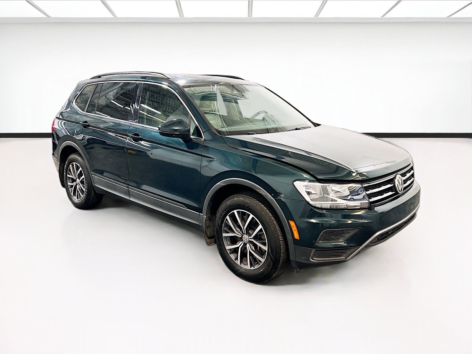 Used 2019 Volkswagen Tiguan SE FWD image 25