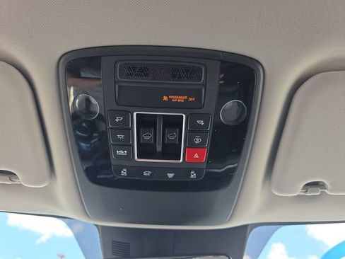 Used 2025 Kia Carnival SX FWD image 30