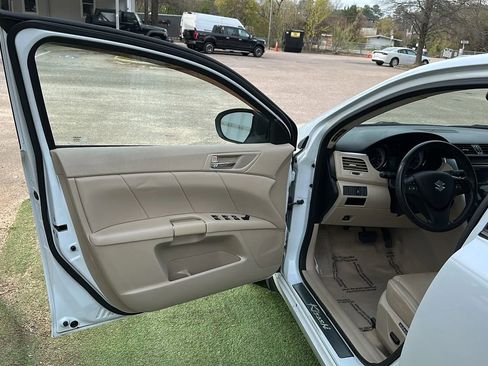 Used 2012 Suzuki Kizashi SE image 15