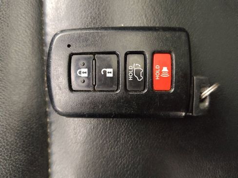 Used 2019 Toyota Highlander XLE image 32