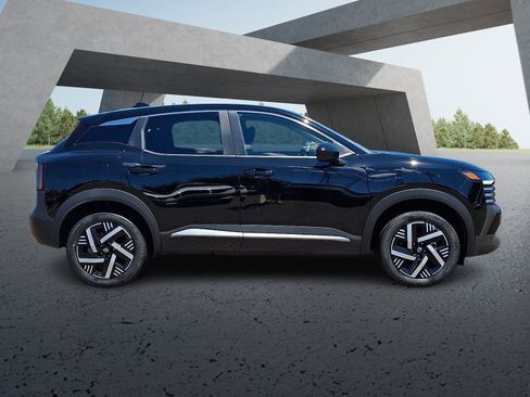 Used 2025 Nissan Kicks SV FWD image 7