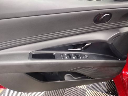 Certified 2025 Hyundai Elantra Sport image 17