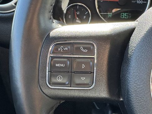Used 2018 Jeep Wrangler Unlimited Sahara w/ Connectivity Group AWD/4WD image 19