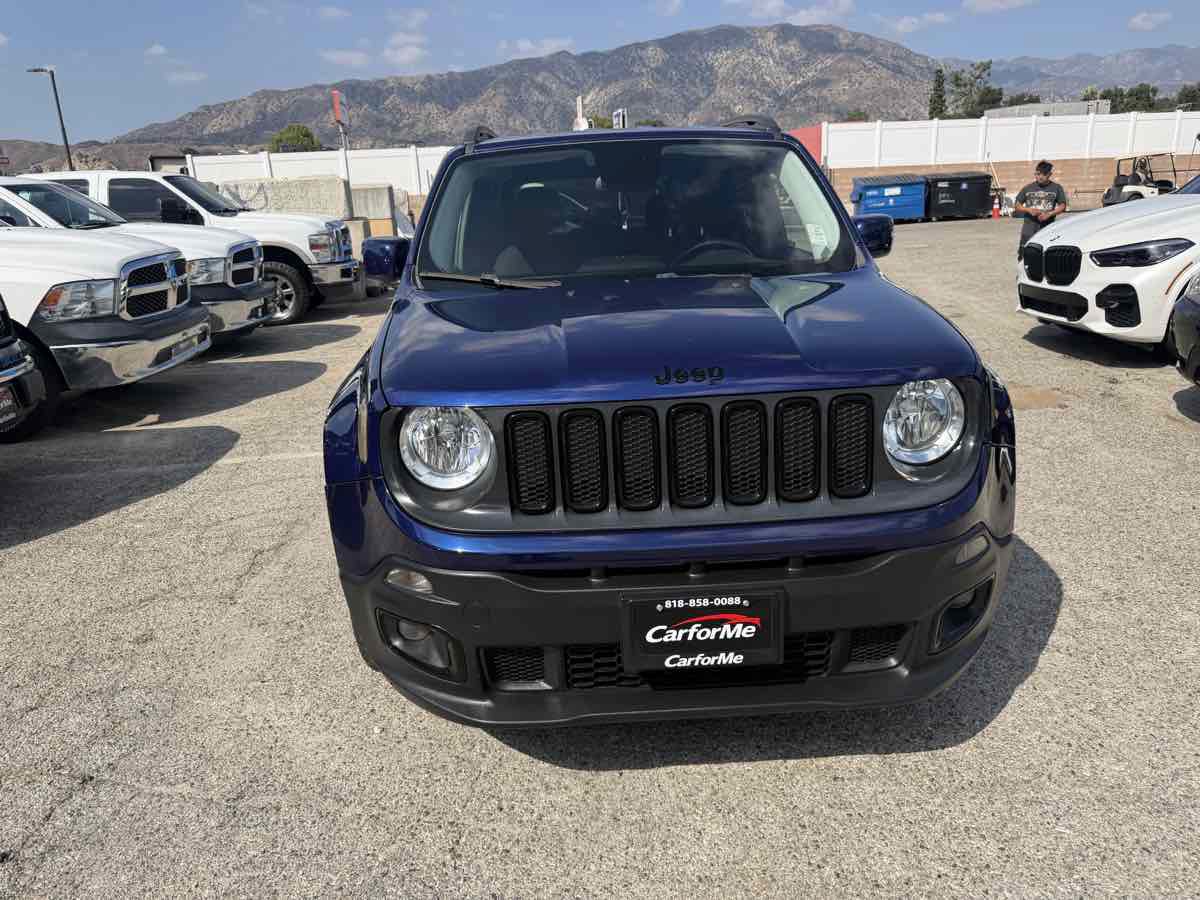 Used 2017 Jeep Renegade Altitude FWD image 3