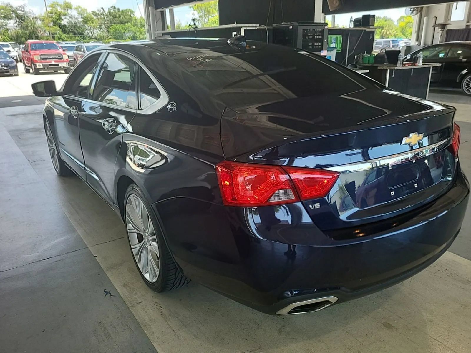 Used 2016 Chevrolet Impala LTZ w/ Enhanced Convenience Package FWD image 5