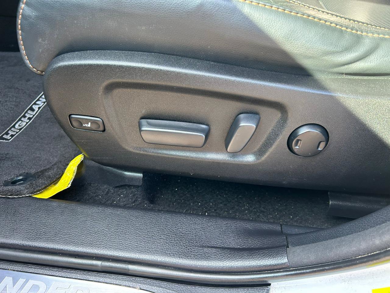 Used 2018 Toyota Highlander Limited AWD/4WD image 10