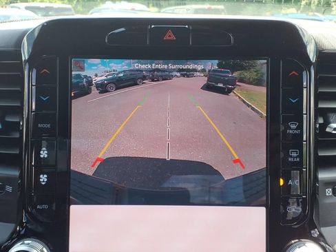 Certified 2025 RAM 2500 Big Horn AWD/4WD image 9