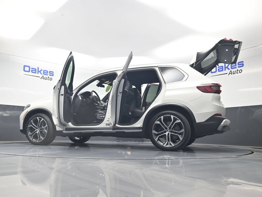 Used 2022 BMW X5 xDrive40i w/ Executive Package AWD/4WD image 61