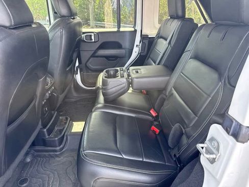 Used 2019 Jeep Wrangler Unlimited Sahara AWD/4WD image 7