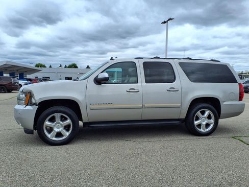 Used 2008 Chevrolet Suburban LT w/ LT Preferred Equipment Group RWD image 8
