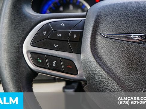 Used 2024 Chrysler Pacifica Touring-L FWD image 30
