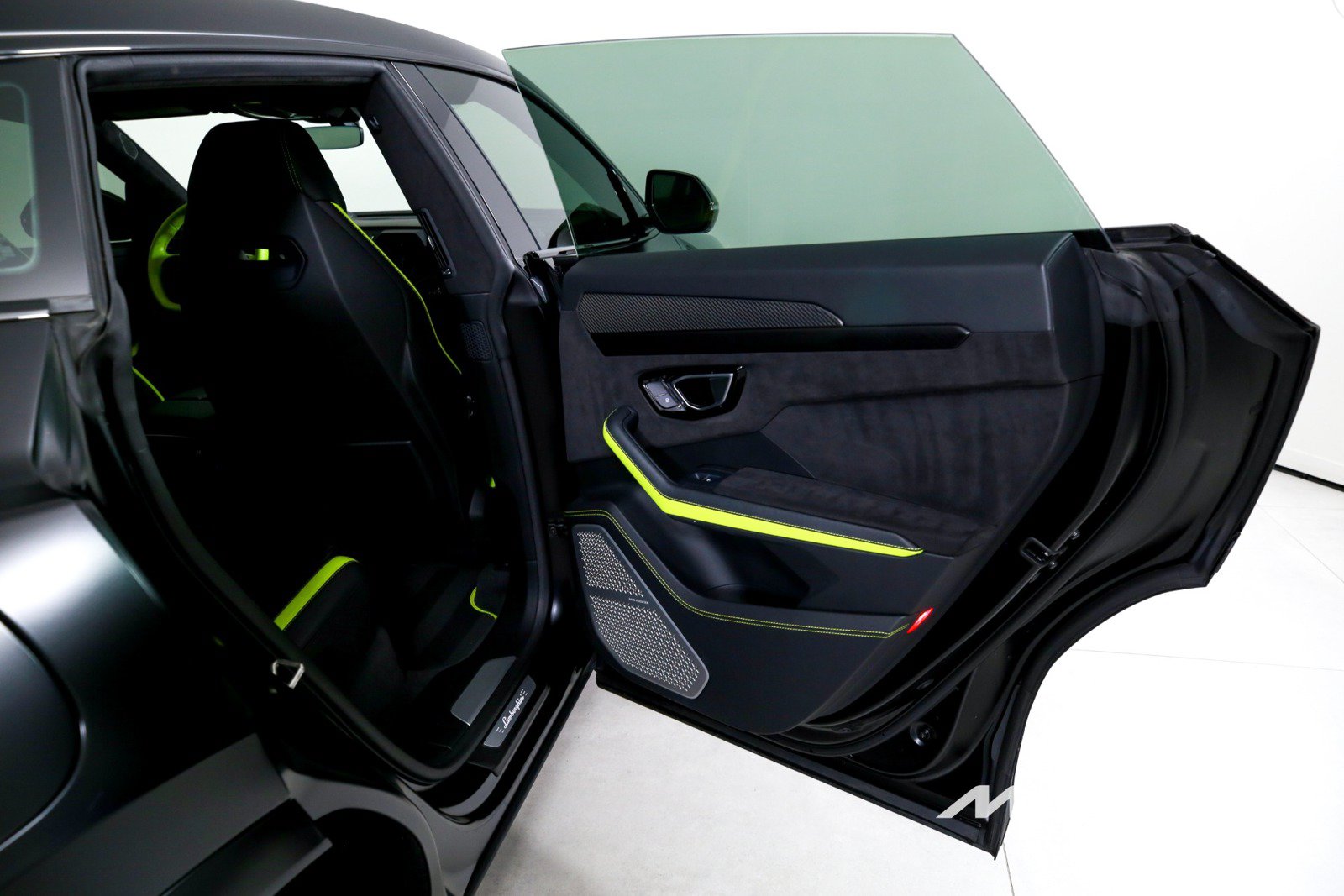 Used 2022 Lamborghini Urus AWD/4WD image 21