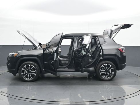 Used 2022 Jeep Compass Limited image 27