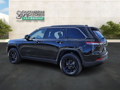 New 2026 Jeep Grand Cherokee Altitude RWD image 3