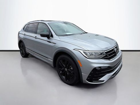 Used 2022 Volkswagen Tiguan SE R-Line FWD image 3