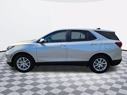 Used 2022 Chevrolet Equinox LT w/ Driver Convenience Package FWD image 3