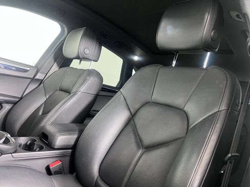 Certified 2023 Porsche Macan Turbo AWD/4WD image 5