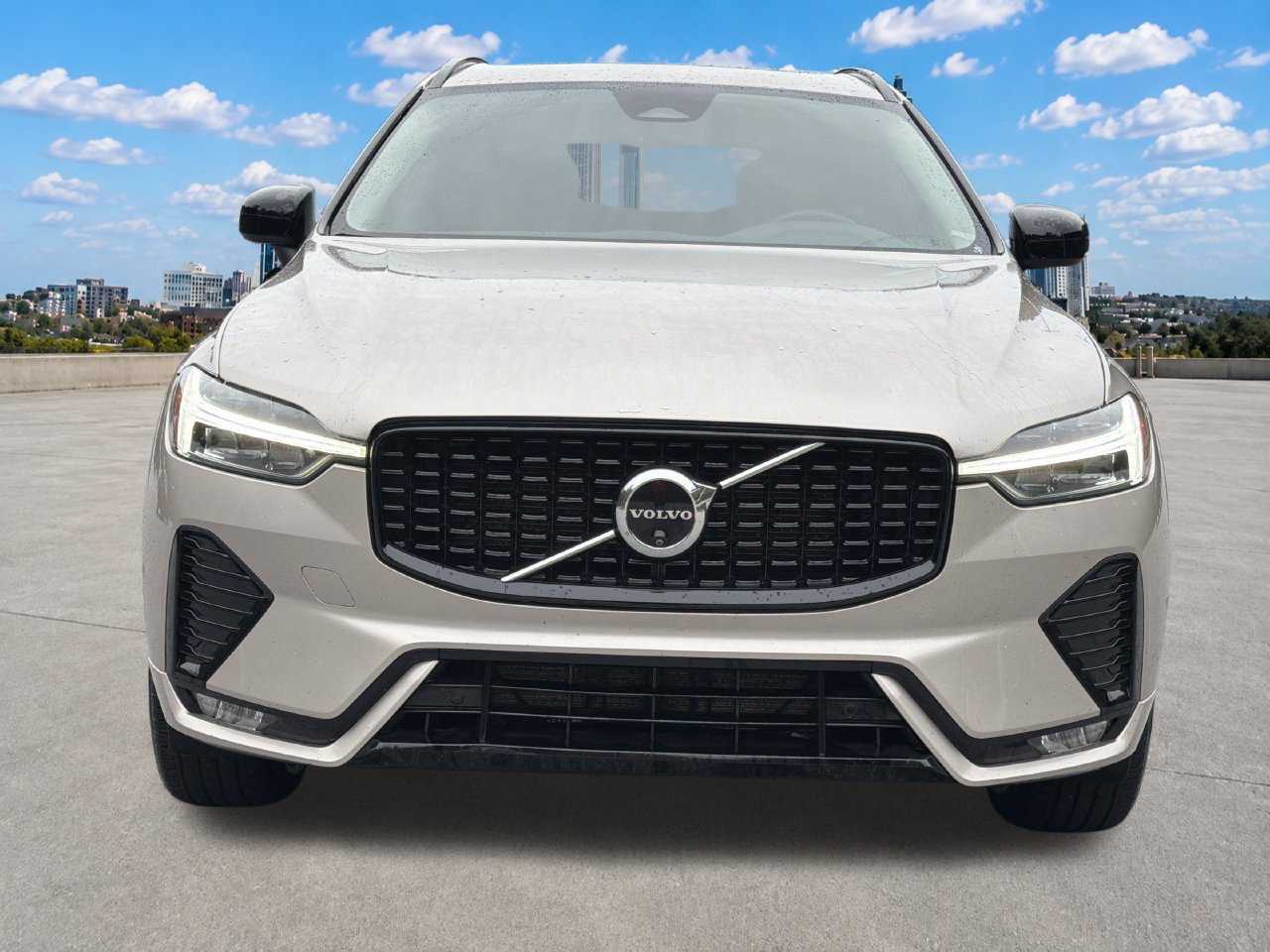 Used 2025 Volvo XC60 B5 Plus AWD/4WD image 31