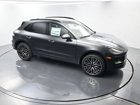 Certified 2026 Porsche Macan AWD/4WD image 32