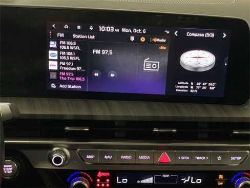 Used 2023 Kia Telluride EX w/ EX Captain's Chair Package image 18