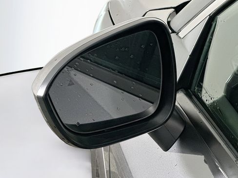 Used 2025 Nissan Rogue SV image 16